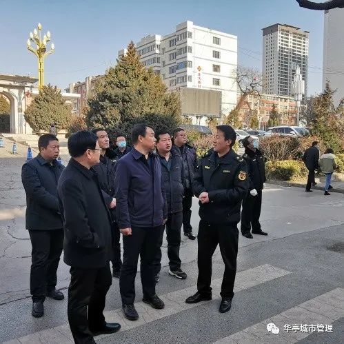 12月24日,华亭市执法局通过摸排登记,分析研判,下发限期拆除通知等