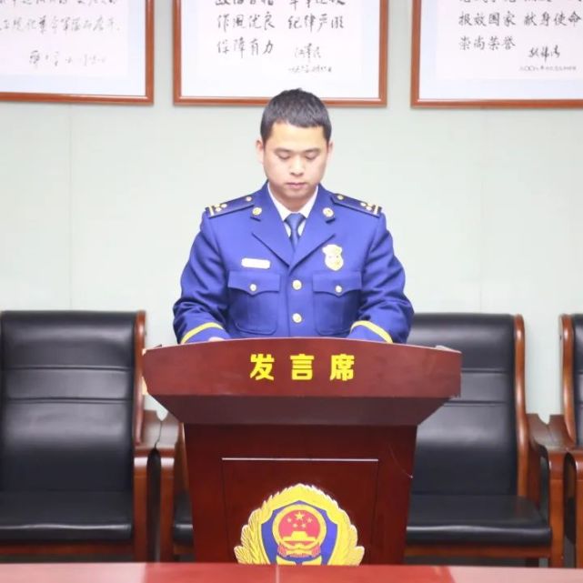 李荣支队长,闫春光副支队长及相关基层大队主官代表组成面试答辩考评