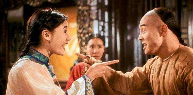 原来投奔武当派的五枚师太深知少林功夫的缺点,她和方世玉决斗的时候