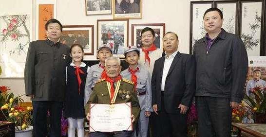 在万海峰的子女都长大之后,面临的第一个问题自然就是找工作,当时
