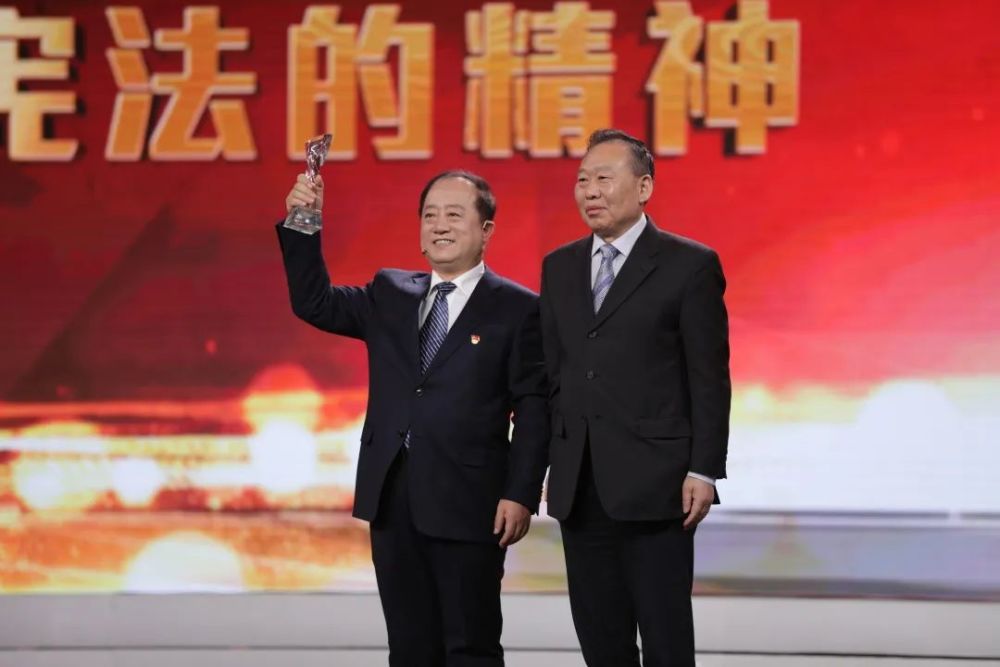 第二届山东省十大法治人物颁奖典礼在济南举办