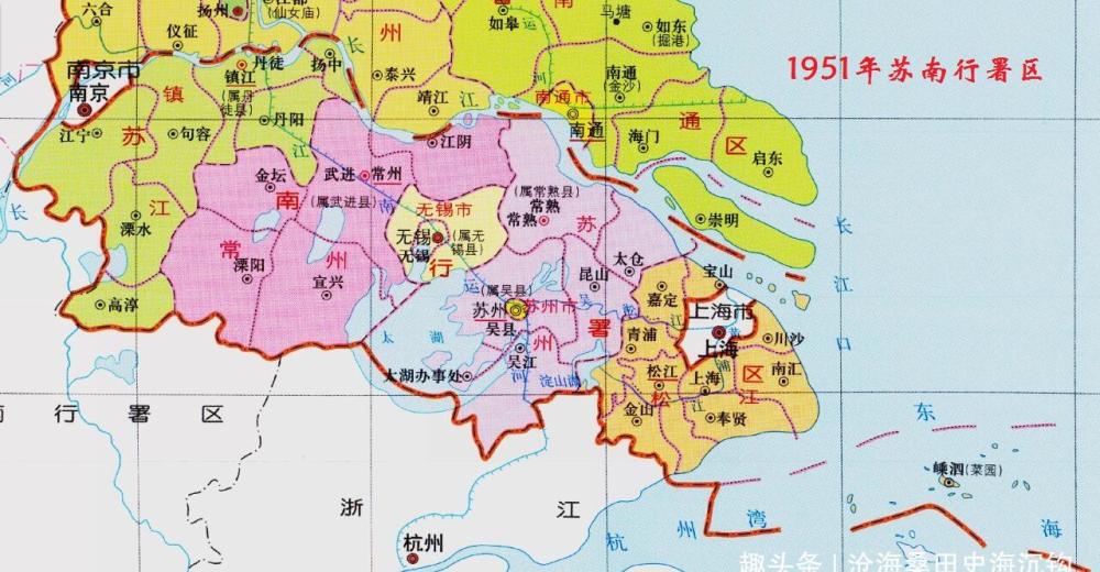 建国初,崇明县隶属于苏北行署区南通专区,1952年江苏省成立后属江苏省