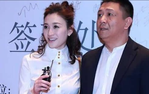徐佳宁出身于高干家庭,家境殷实,事业成功,早就是功成名就的富豪.