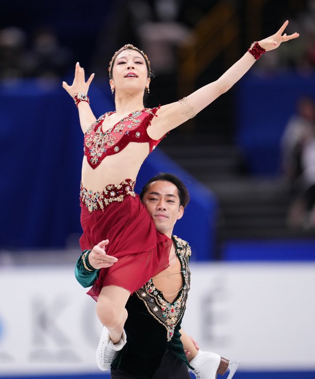 日本花滑全锦赛坂本花织女单折桂小松原夫妻档冰舞力压高桥