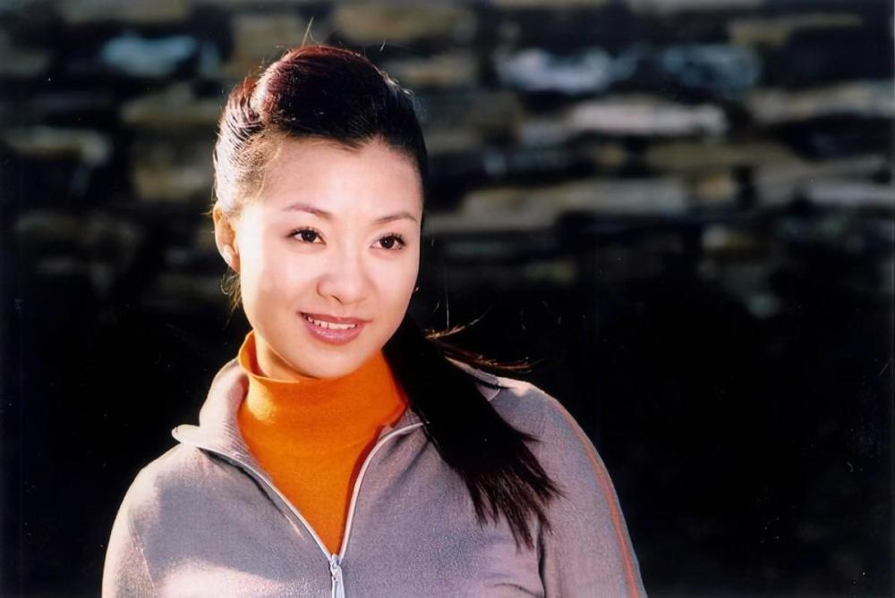 军旅歌手王丽达34岁做妈妈结婚11年如初恋丈夫人品被母亲夸
