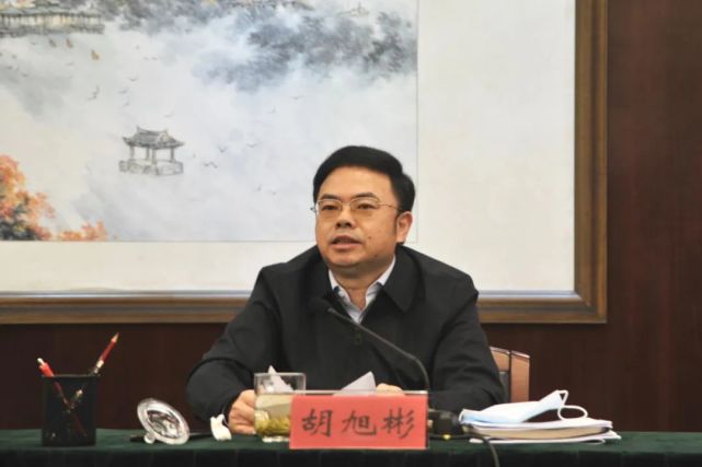 集美区委副书记,区长胡旭彬对2021年全区经济运行情况进行点评总结,并