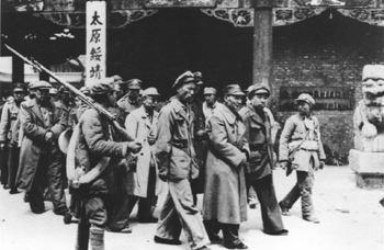 1948年因一位师长告密致一位中将和两名地下党被捕此人是谁