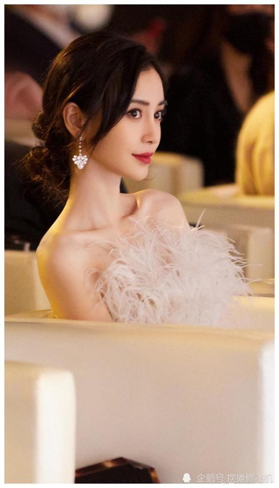 angelababy承载了太多粉丝们的热切期望,期待她的神仙颜值,期待她的