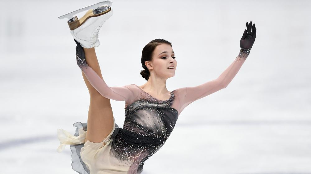 花滑千金谢尔巴科娃被网友怒怼全俄锦标赛跳跃存周问题引争议