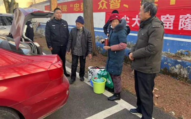 大悟县人民医院出院后,携带购买的抗癌药品乘坐红色私家车返回刘集镇