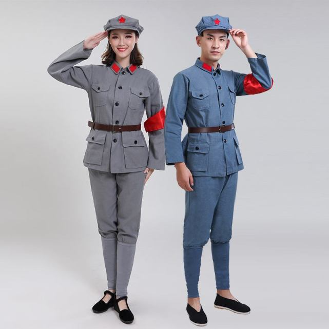 红军制式服装:军装,帽子,绑腿都选用灰粗布,上衣为中山装,下衣为西装