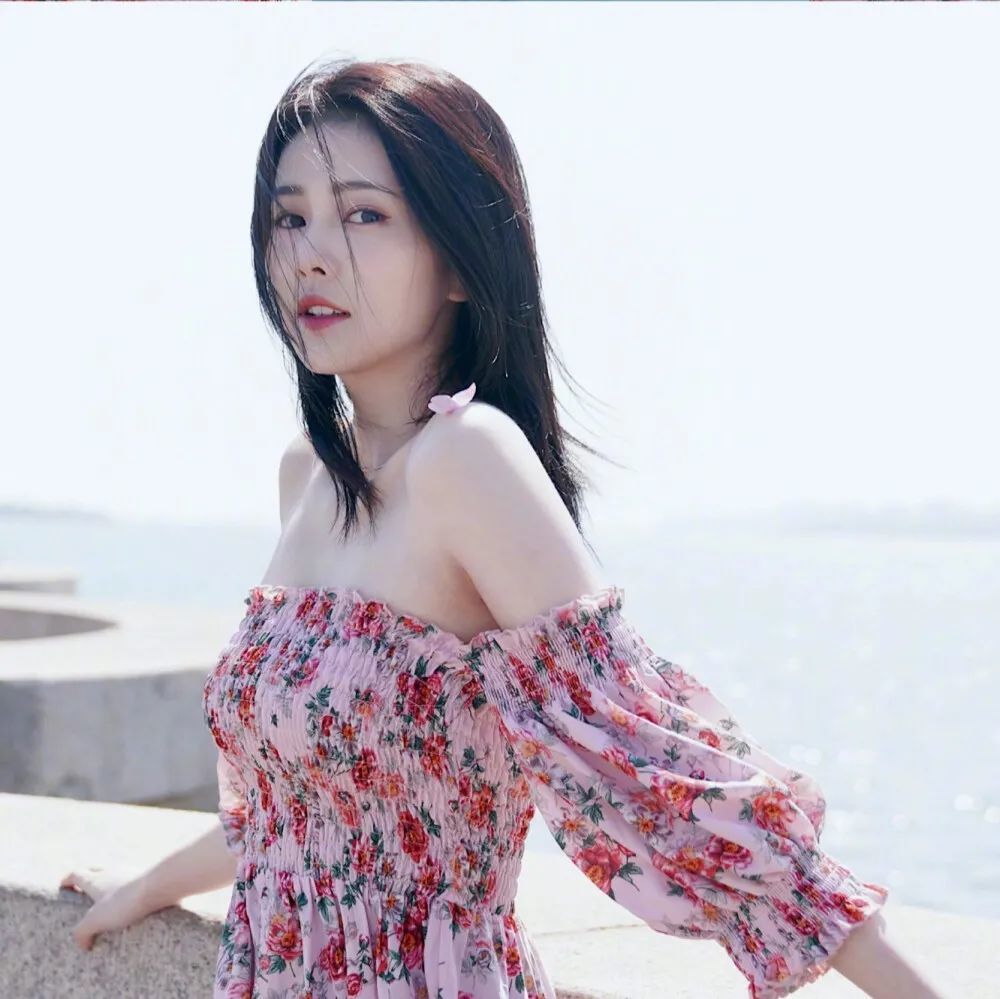 明星白鹿宝藏女孩头像壁纸
