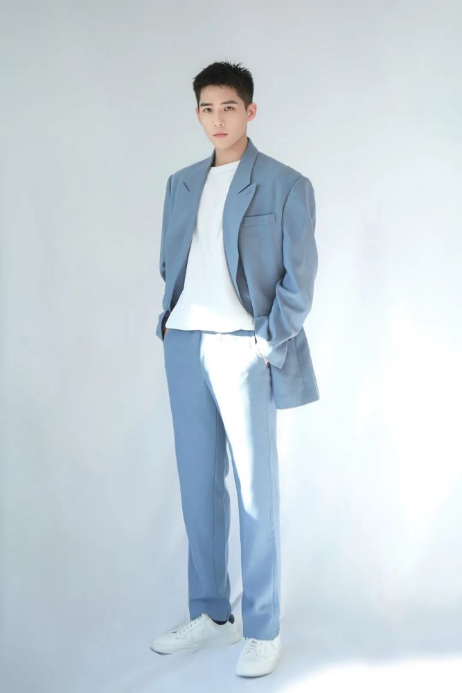 王安宇:练倒着滑的时候会比较难,因为他们演速滑角色,不需要练往后滑.
