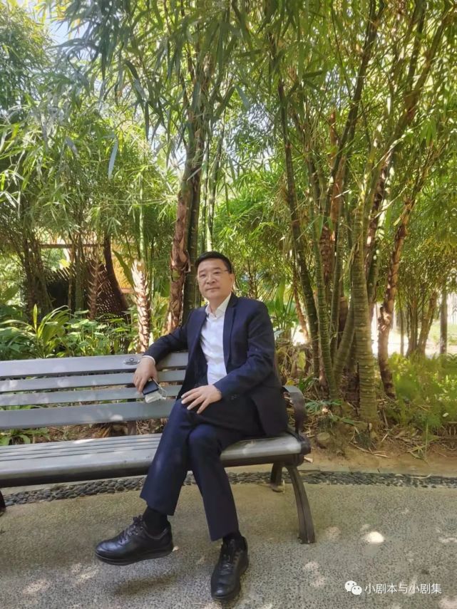 野山茶新诗团队向读作者拜年啦:祝各位好运永远伴随左右!