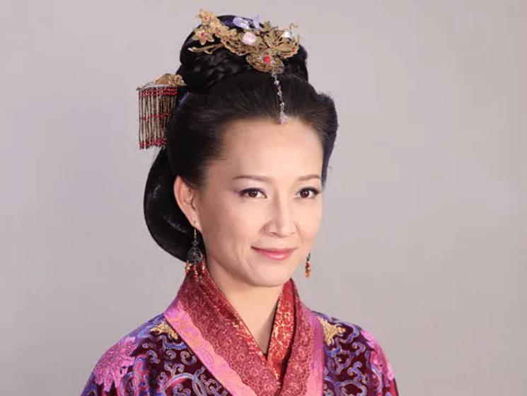 甘十九妹女主杨潞近况移居国外生活滋润16岁儿子身材挺拔