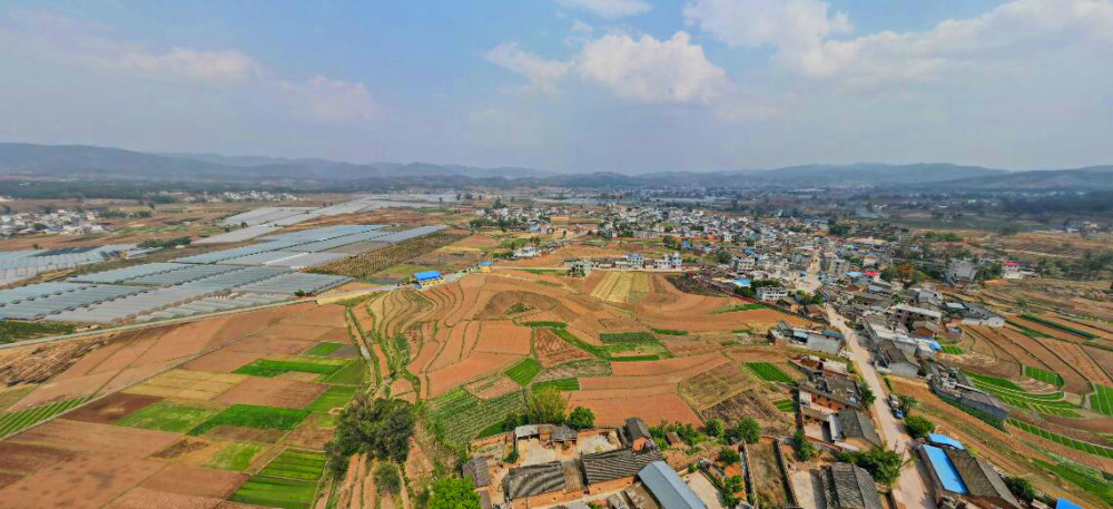 云南禄丰市一个镇名字很好听地处山间盆地