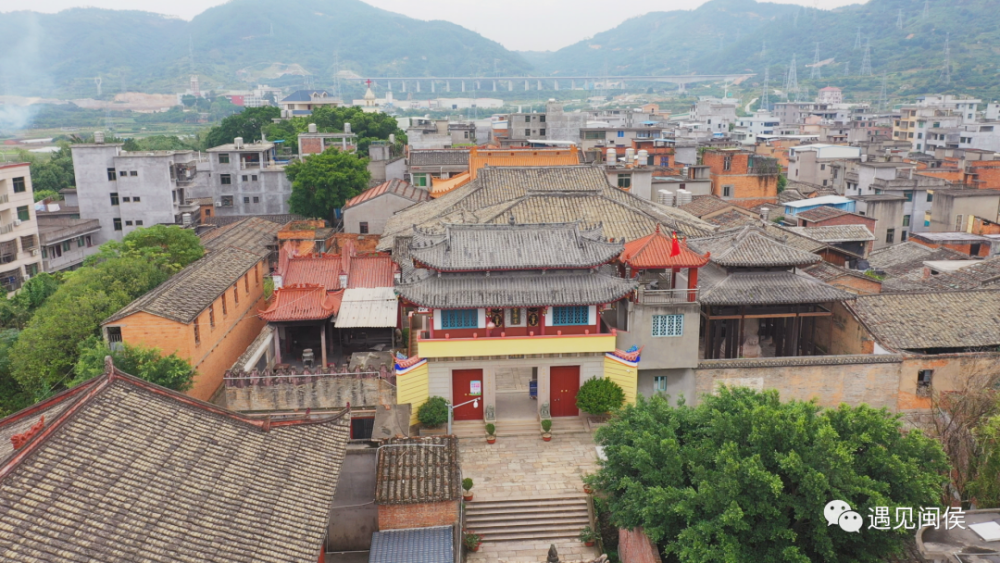 并在鳌峰龙湫之北立生祠祀二徐,称"大王庙,这便是灵济宫的前身