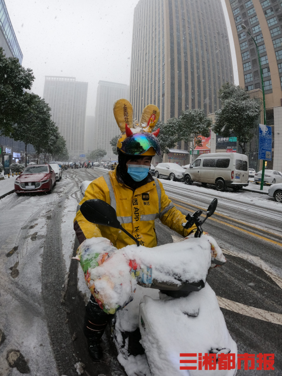 雪天路滑请给外卖小哥多一点时间