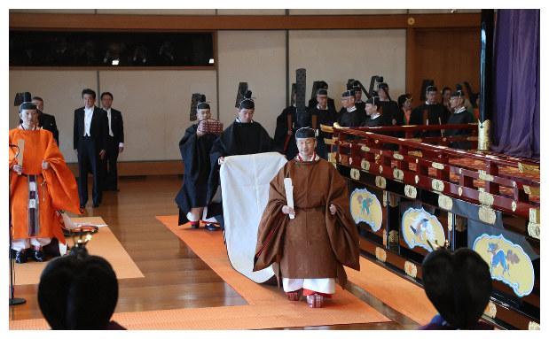 从日本天皇登基大典看日本皇室成员传统服饰的历史传承