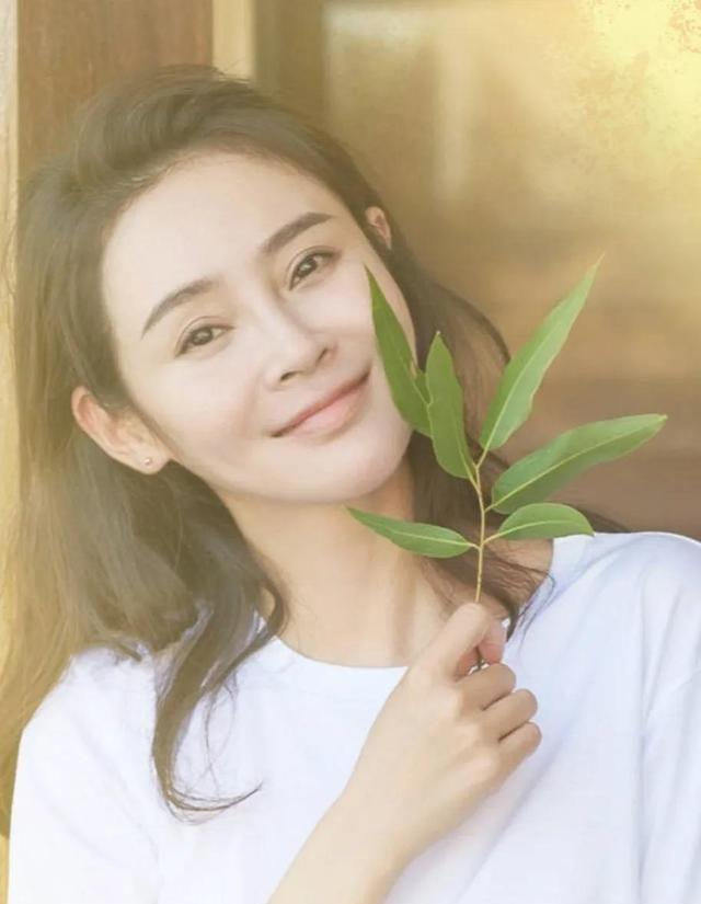 演员于明加相亲嫁富商老公结婚11年不会做饭却被丈夫当成宝