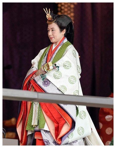 日本首相举办宴会不丹王后蓝裙惊艳安倍昭惠换浅蓝和服更温婉