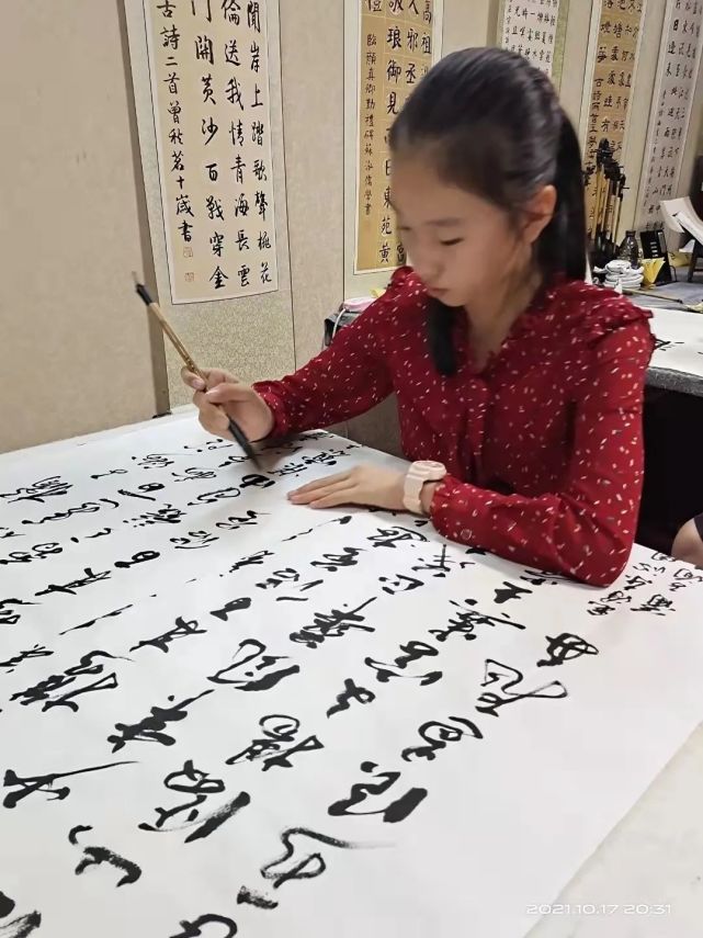 自创办玉泉轩书画院以来,萧隆洲先生与其子孙兢兢业业,始终以传播中华