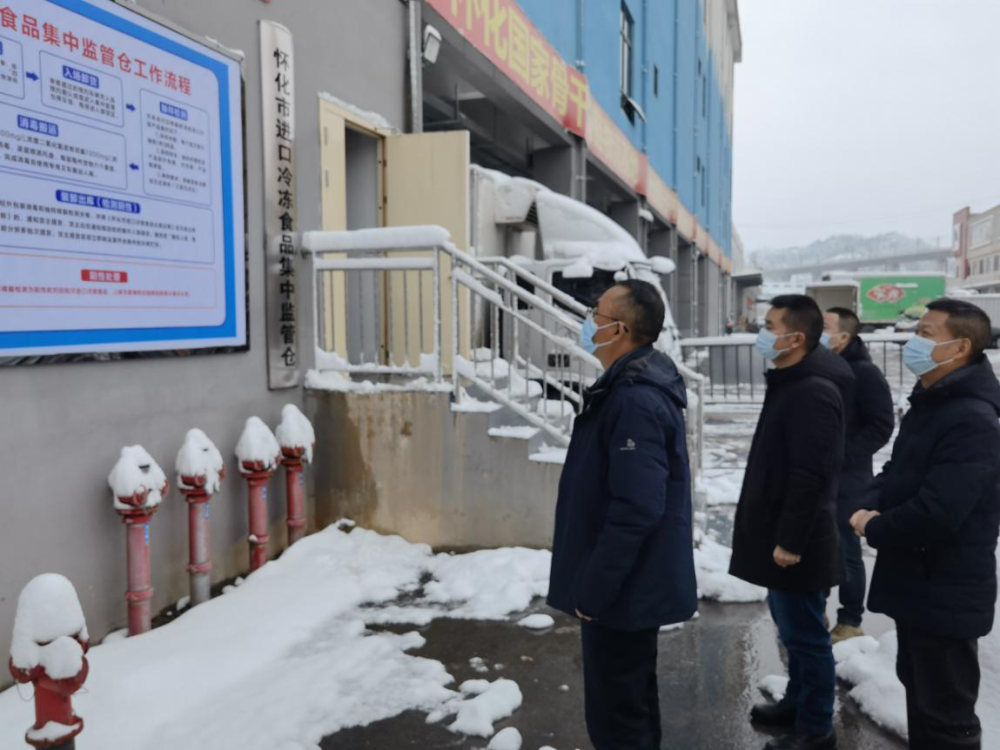市市场监管局党组书记,局长罗一航带领价格监控组人员在这里暗访督查