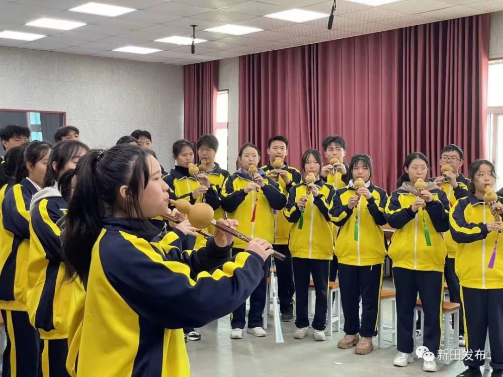 12月24日,"新华林"新田县中小学音乐课教学比赛在新田一中圆满落幕.