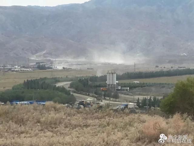 西起乌拉特前旗乌拉山镇,东至包头市昆都仑河,东西长94公里,南北宽20