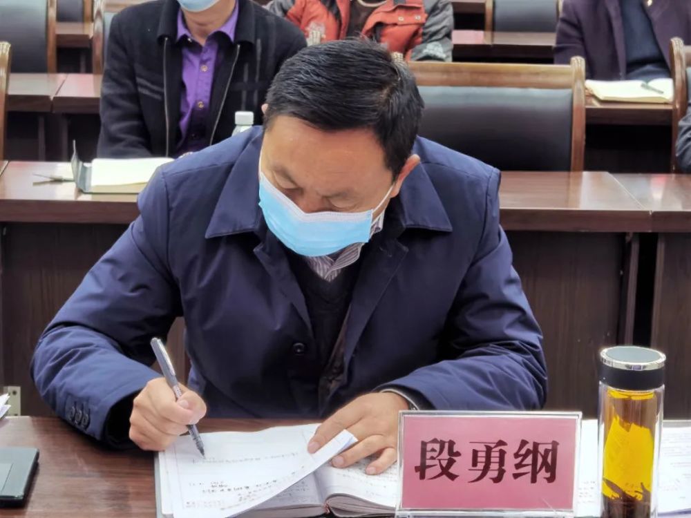 盐源县委副书记,县长段勇纲,县委常委,统战部长张光辉以及县相关单位
