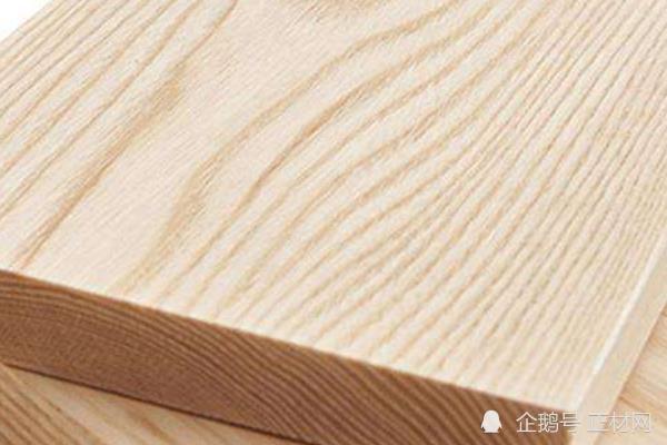 桦木主要分布在东华北地区,纹理美观,材质细腻,木材颜色一般为淡褐色