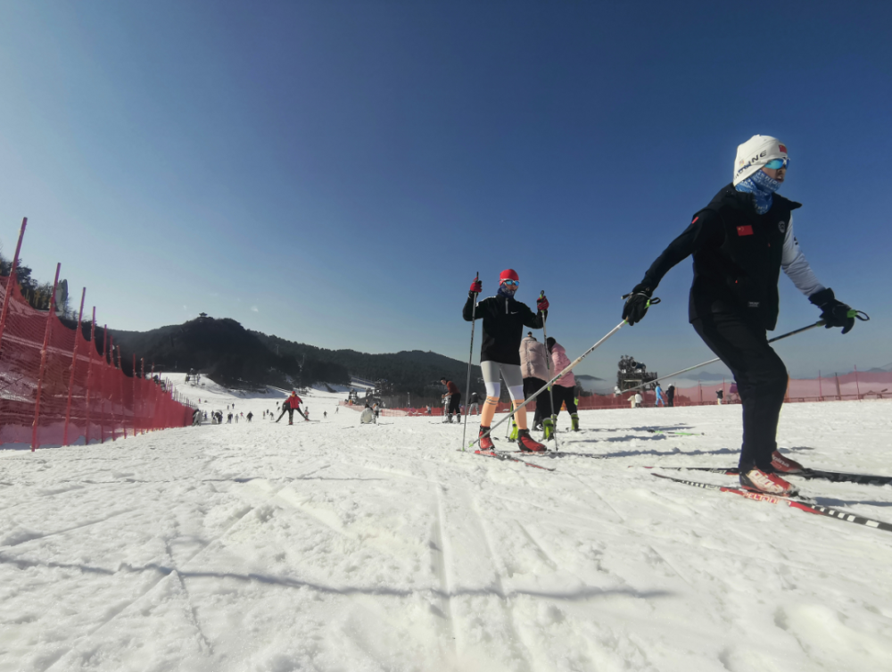 惊艳玉舍雪山滑雪场今日开放