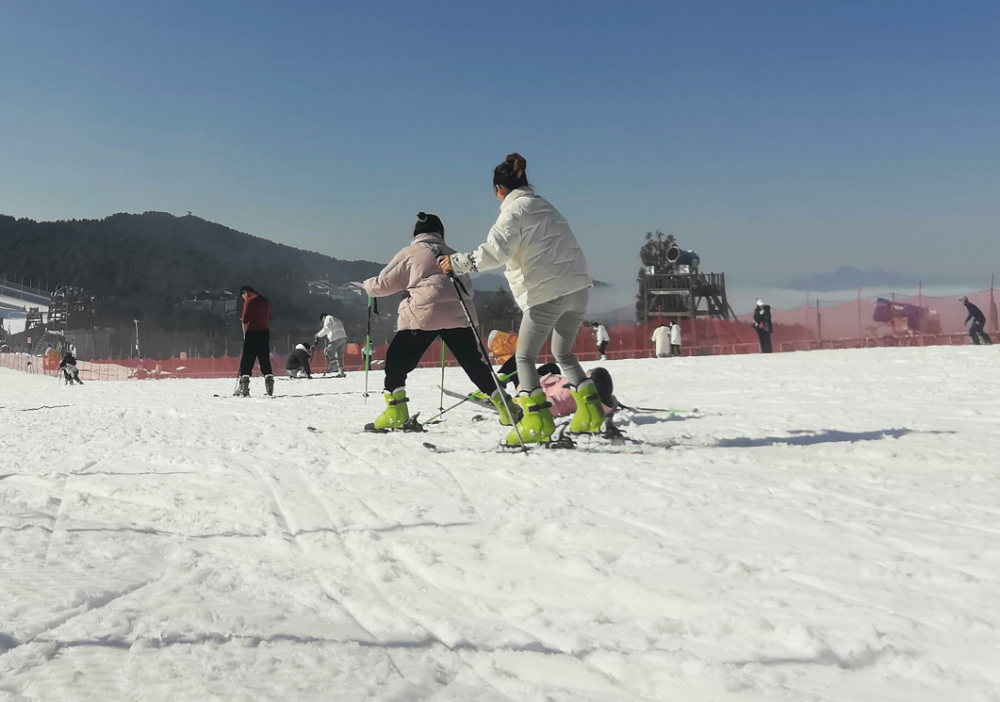 惊艳玉舍雪山滑雪场今日开放