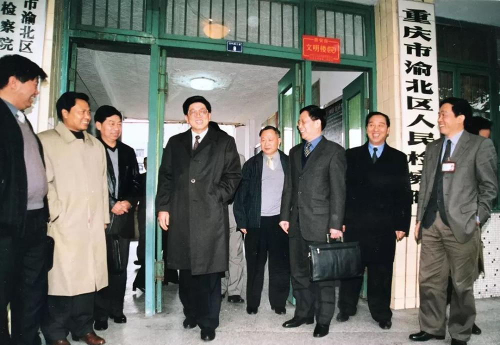1998年3月,韩杼滨接替张思卿出任第9任最高检检察长,兼任中纪委副书记