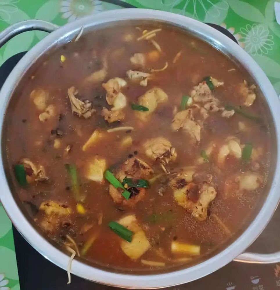 辣子鸡鸡渎豆腐螺蛳鸡番茄鸡安顺的这几款鸡肉火锅你更偏爱哪一款