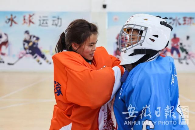 2022年省十五运将在滁州市举行,明光中学冰球队将代表滁州市轮滑球
