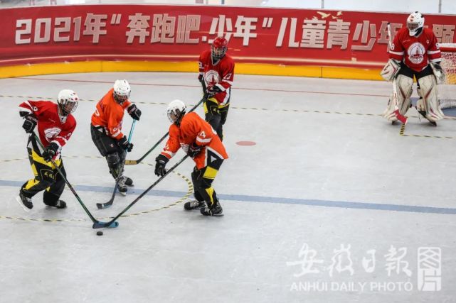 2022年省十五运将在滁州市举行,明光中学冰球队将代表滁州市轮滑球