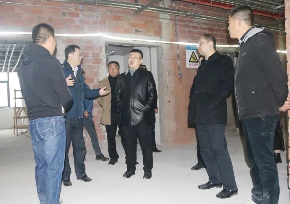 赤水市人民政府常务副市长张宇,副市长张新勇,办公室主任袁贵平,市