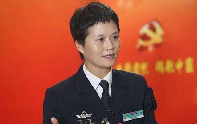 中国首位女舰长韦慧晓,放弃百万年薪34岁参军