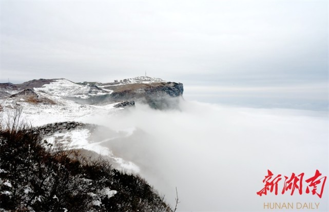 龙山里耶:雪后八面山现云海奇观 宛如蓬莱仙境