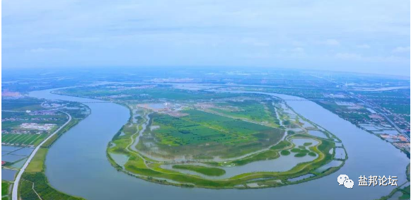 日月岛水利风景区位于射阳县海通镇,地处射阳河入海口,涵盖大尖,支鱼