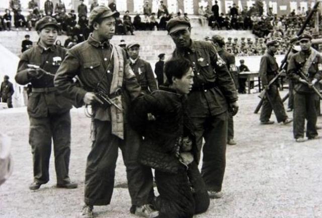 1952年,湖南枪决一反革命,省副主席之女高呼枪下留人,他是谁?