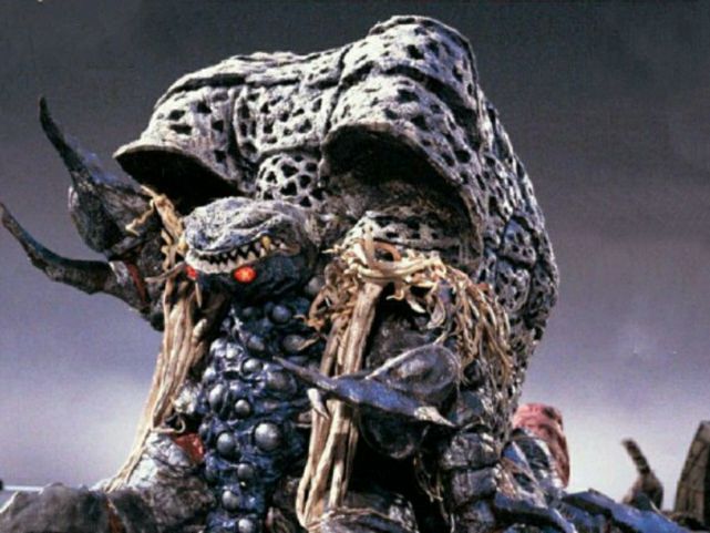加坦杰厄的外貌特征带有巨大的螺纹壳,表面上带有密密麻麻的黑孔,眼睛