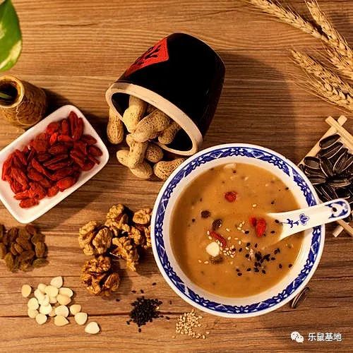 老北京的油茶是甜派油茶,在京津和东北比较流行.