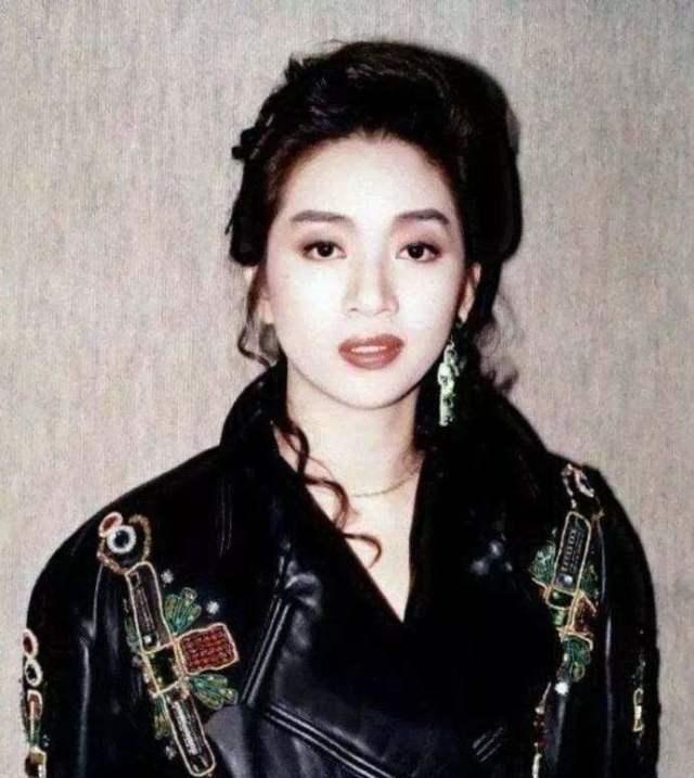袁咏仪连续12年悼念梅艳芳网友照顾好自己