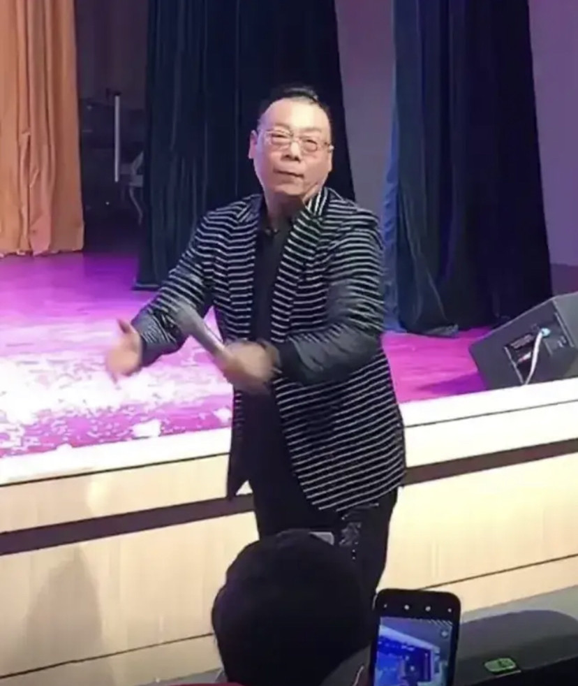 滑稽演员俞荣康的弟子风头曾经盖过海派清口周立波