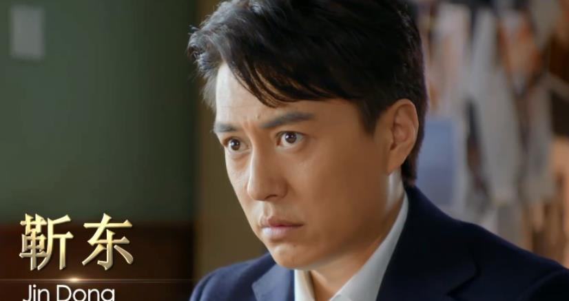 靳东是演艺圈出了名的劳模,作品产出量非常多,基本上每年会有4-5部