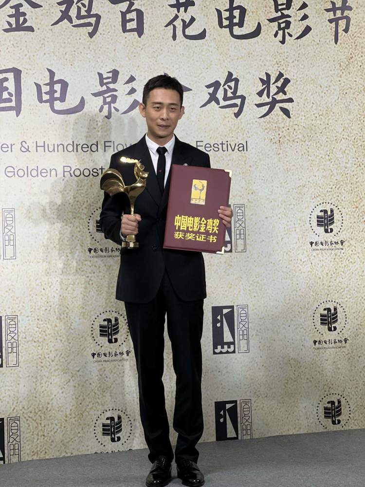 金鸡奖获奖名单公布张译荣获金鸡奖最佳男主角可谓是实至名归演技精湛
