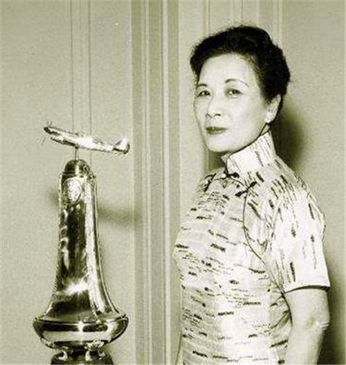 孔令仪一直照顾小姨十年,陪伴她走完最后的日子,直到宋美龄去世后,孔