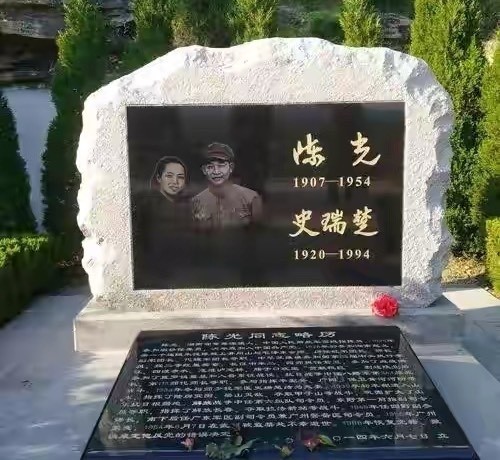 不久,抗美援朝战争爆发,当昔日的战友在沙场上建功立业时,陈光将军